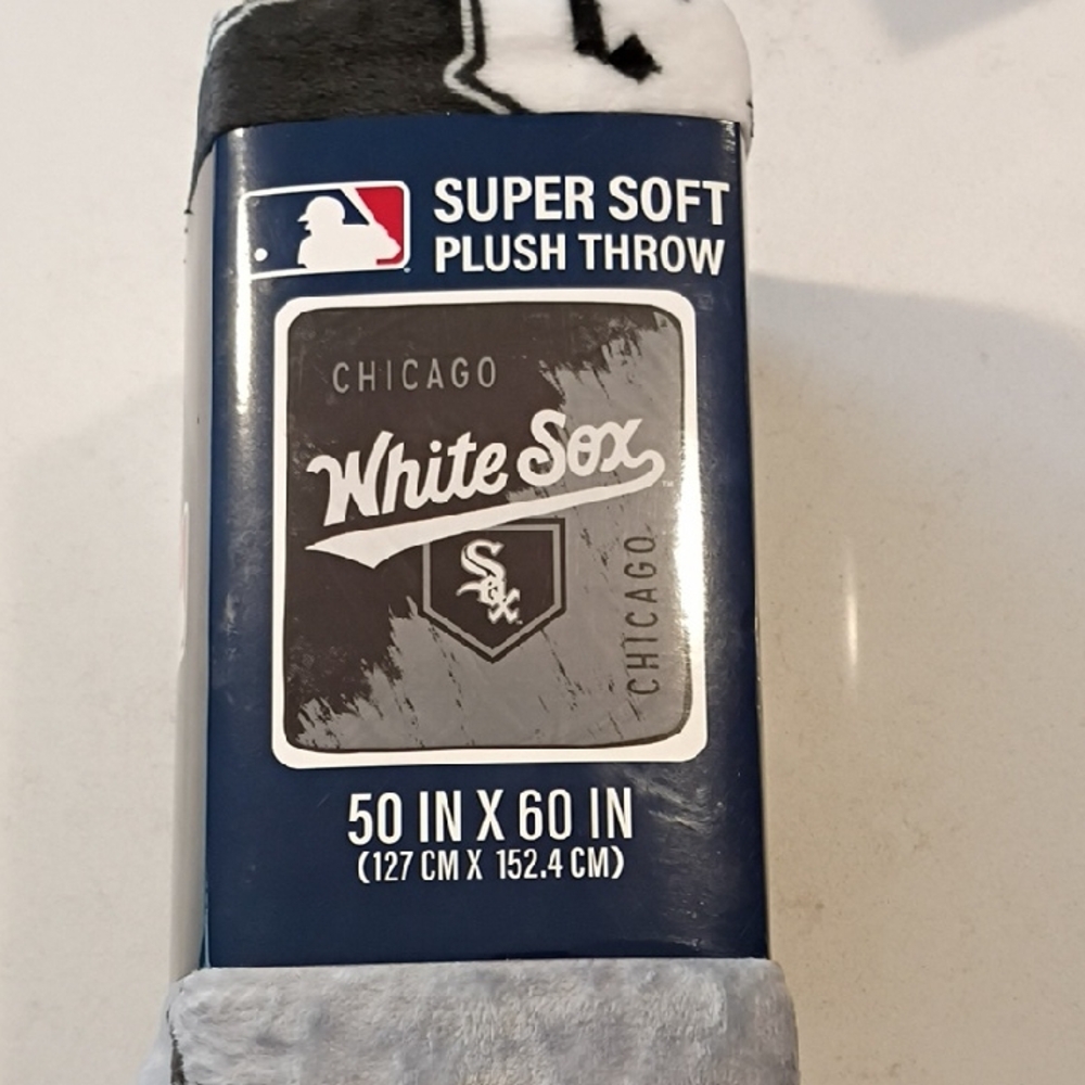 Nwt MLB CHICAGO WHITE SOX baseball fleece throw blanket. Officially licensed NIP